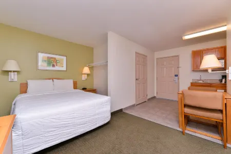Americas Best Value Inn and Suites Winnie