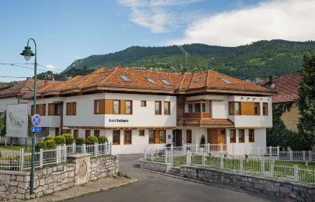 Hotel Baškuća Отели рядом с достопримечательностью «Мэрия г. Сараево»