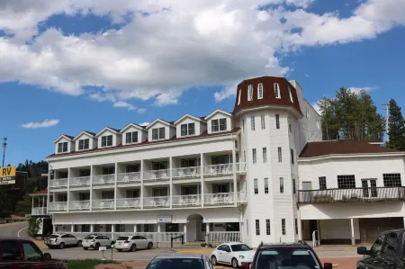 Roosevelt Inn Mount Rushmore Отели в г. Кистон