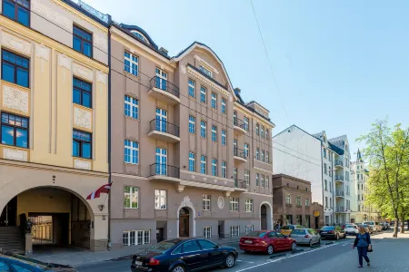 Riga Lux Apartments - Skolas Отели рядом с достопримечательностью «Brīvības Piemineklis»