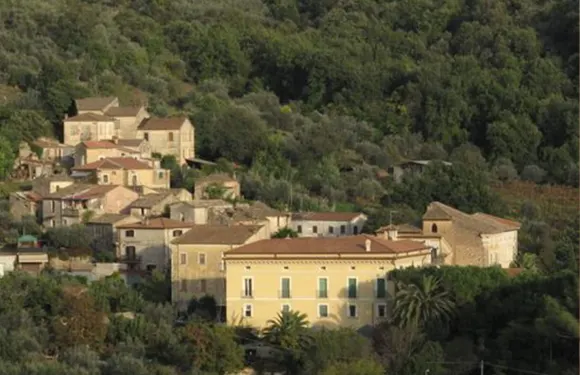 尤緹利亞別墅假日酒店