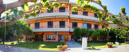 Pharos Rooms Отели в г. Loutra Edipsou