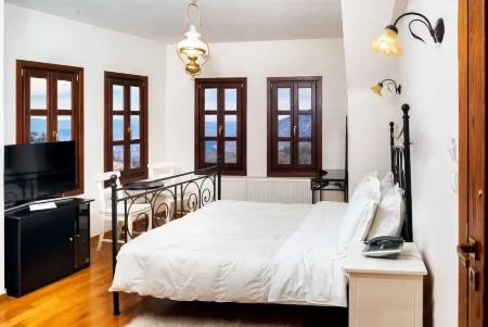 艾羅費裏套房酒店