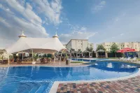 Grand Fergana Hotel - ที่มีสระว่ายน้ำ