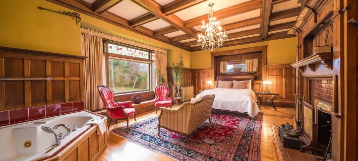Dashwood Manor Seaside Bed & Breakfast Hotels in Capital Regional District
