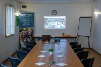 Noemys Toulon la Valette - Hotel Restaurant Avec Piscine Hotels in Sollies-Toucas