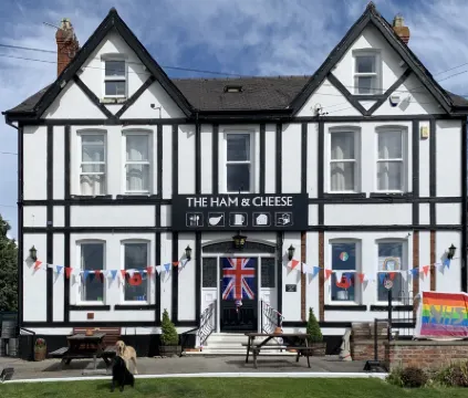 ハム アンド チーズ Eden Camp Modern History Theme Museum周辺のホテル