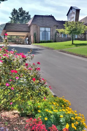 Highland Manor Inn Отели в г. Таунсенд