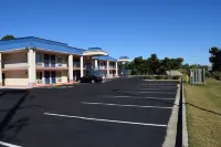 Royal Inn & Suites - Parkplatz