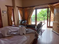 La Montagne Guest Lodge - موقف سيارات
