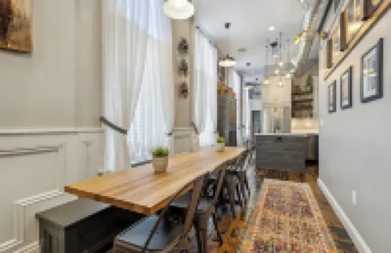 The Loft Buchanan - Chic Industrial Loft in Historic Downtown