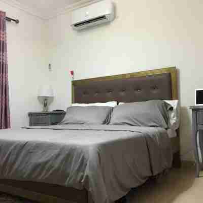 Cynthias Rooms
