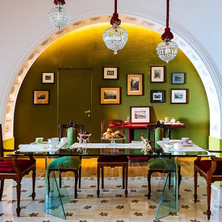 Donna Giulia, Luxury House