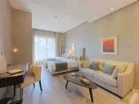 The House Boutique Suites Отели рядом с достопримечательностью «Радужная улица»