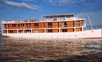 L'Amant Cruise