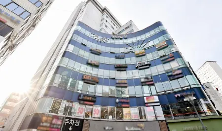 Hotel Don Отели рядом со станцией Changwonjungang Railway Station