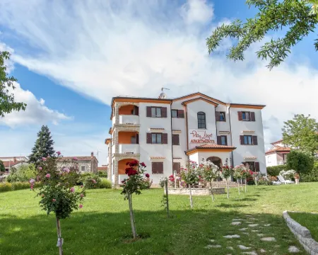 Villa Linet Hotels in Funtana