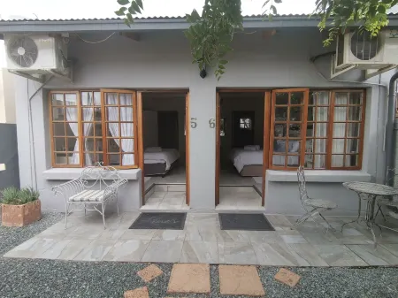 Rene's Guesthouse Отели в г. Bo-Karoo