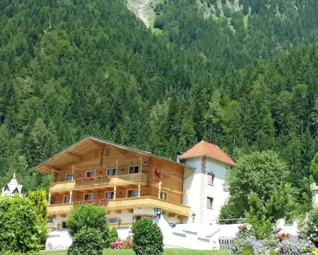 Landhaus Ager Hotels in Soll