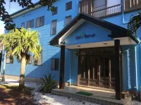 國民宿舎 サンマリーナ 鄰近開善院葵堂的酒店