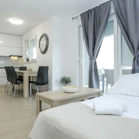 Pool Apartments Villa Dalia