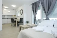 Pool Apartments Villa Dalia Hotels in Opcina Novalja