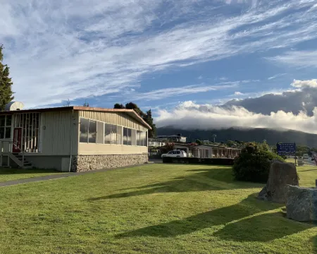 Te Anau Manapouri Lake Hotel Hotels in Manapouri