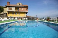 Apartamentos la Gloria Hotels in Torrelavega