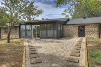 Eclectic Fun Haus with Hot Tub - 3 Min Drive to Main