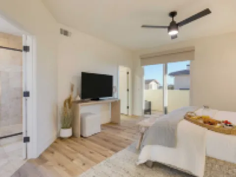 Sunset Serenity by Avantstay Rooftop w/ Hot Tub & Fire Pit, 3 Blocks to Beach! Hotels in Grover Beach