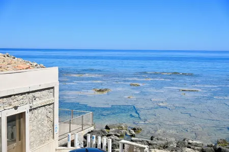 Sea Rainbow - Carob Отели в г. Reitani