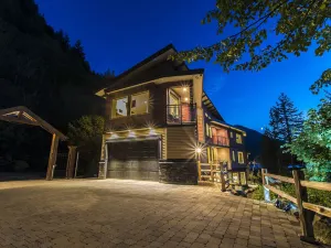 The Lodge on Harrison Lake