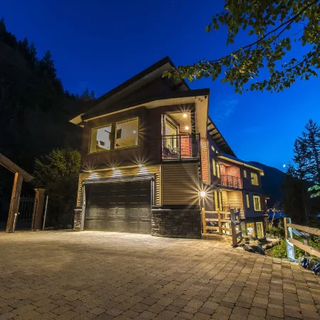 The Lodge on Harrison Lake