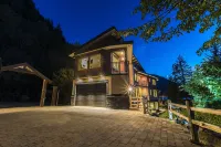 哈里森湖山林小屋 Canwest Art Gallery on the Lake附近的飯店