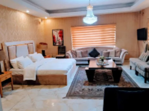 Nuitdeparis quest house and restaurant Hoteles en Wuse 2