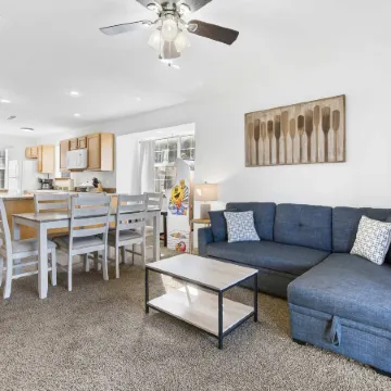 Scenic Lakeview Stay for 5!