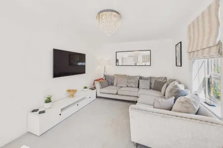 Host & Stay - Orient House