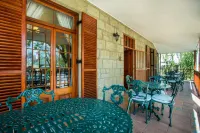 88 Baron van Reede Guesthouse Hotels in Oudtshoorn