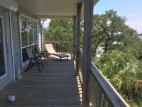 Seahorse Landing Hotels in Cedar Key