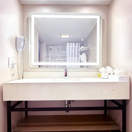 Days Inn by Wyndham Los Angeles LAX/ Redondo&ManhattanBeach