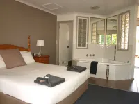 โอลด์ โค้ช มอเตอร์ อินน์ เอชูกา