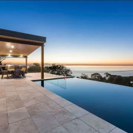 The Ocean s Edge   Luxury Entertainer with Views