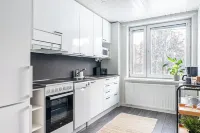 Bright 1BR Apartment next to the Beach Hotels near Sotilaslääketieteenmuseo
