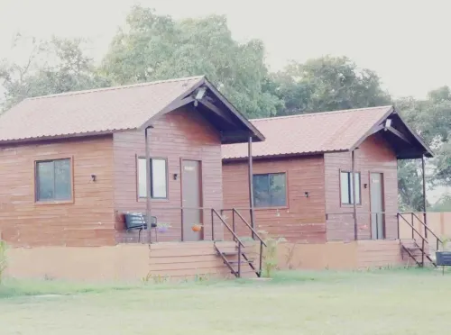 The Udaisarovar - Lakeside Paradise Hotels in Kamlod