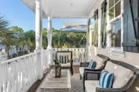 Seagrove Gardens Mins to the Beach Santa Rosa Retreat w A Design