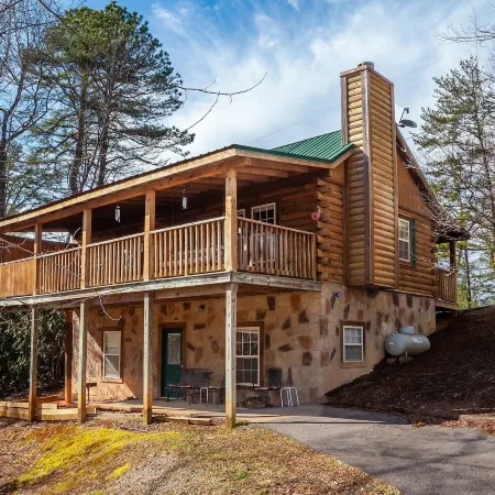 Sleepin' Inn 2 Bedroom Cabin by Redawning