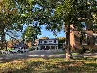 Five-Star Historic Boyd Harvey Carriage House 2 Bedroom Home by Redawning فنادق في Lenoir City