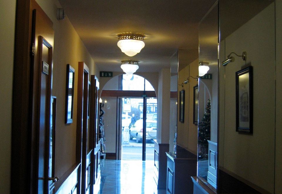 [호텔 오페라 프라하의 조식 뷔페 테이블 이미지]