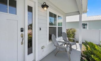 5 Minutes to Beach and Downtown Fire pit Grill