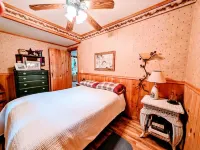 Secluded Waterfront Retreat with Kayaks, Fire Pit, Fishing فنادق في Sullivan